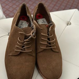 Cute comfortable booties. Minor wear. Work a couple of times.Super cute for fall